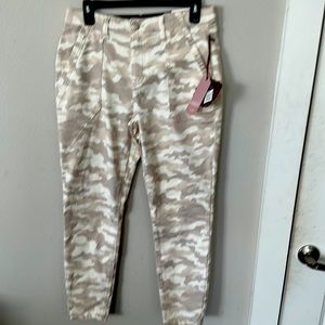 Women’s camouflage pants